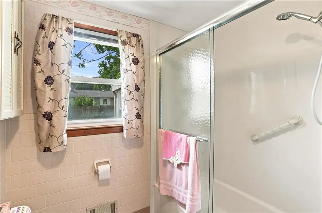 86 Pender Avenue Warwick RI 02889