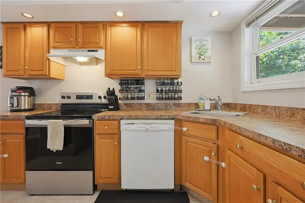 3399 Post Road Warwick RI 02886