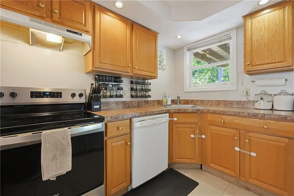 3399 Post Road Warwick RI 02886