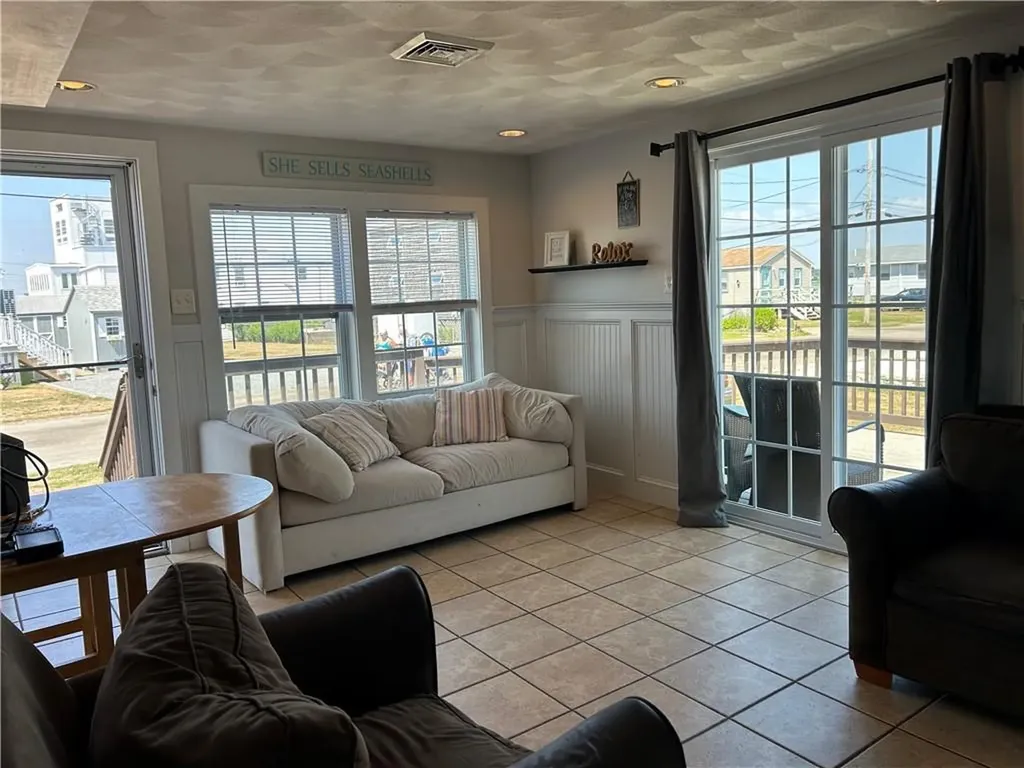 5 Arbeth Road Narragansett RI 02879