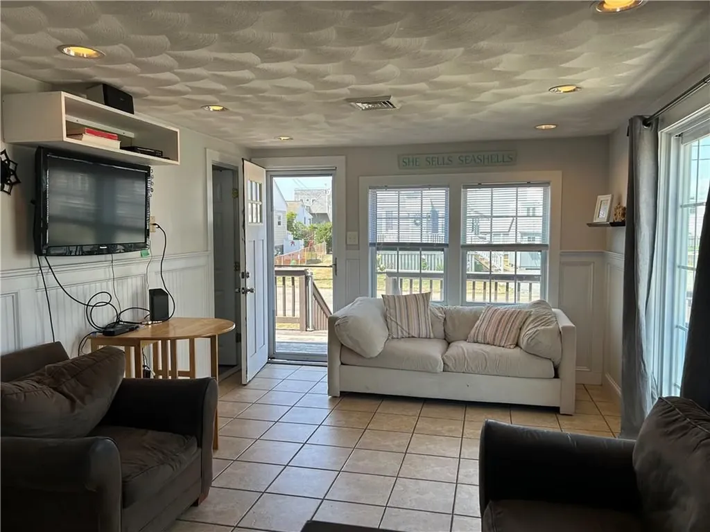 5 Arbeth Road Narragansett RI 02879