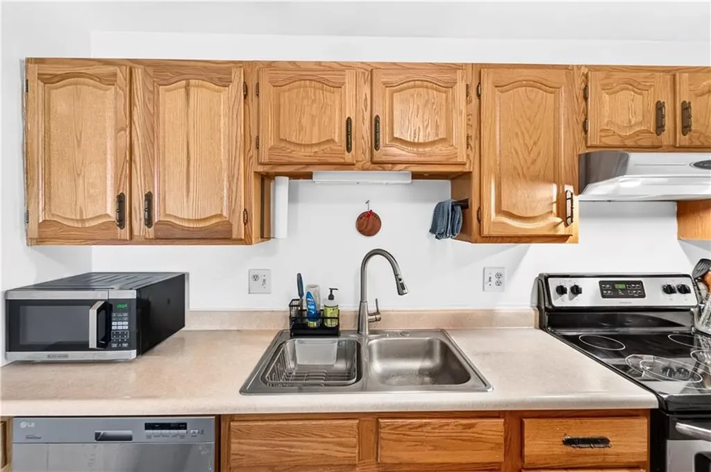 34 Village Court West Warwick RI 02893
