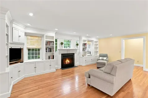142 Ferry Road Bristol RI 02809