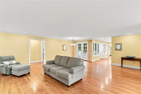 142 Ferry Road Bristol RI 02809