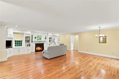 142 Ferry Road Bristol RI 02809