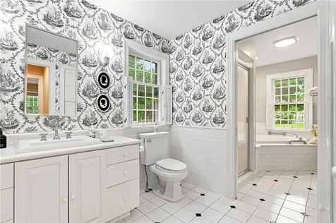 142 Ferry Road Bristol RI 02809