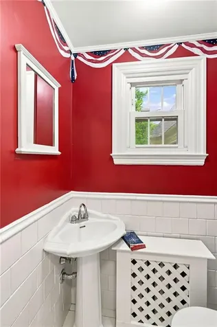 142 Ferry Road Bristol RI 02809