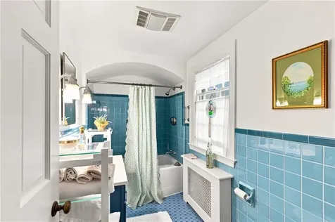 142 Ferry Road Bristol RI 02809