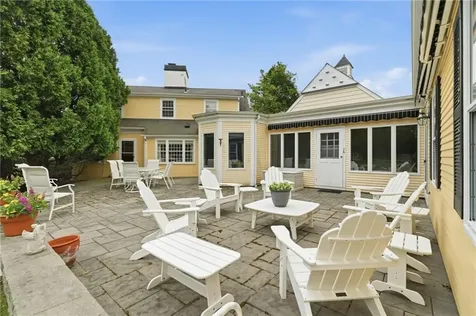 142 Ferry Road Bristol RI 02809