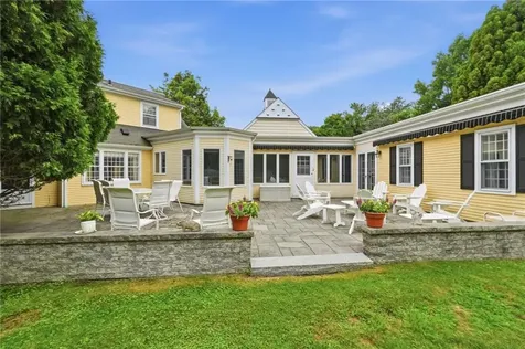 142 Ferry Road Bristol RI 02809