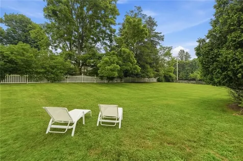 142 Ferry Road Bristol RI 02809