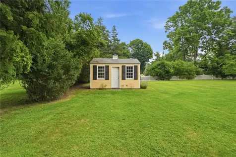 142 Ferry Road Bristol RI 02809