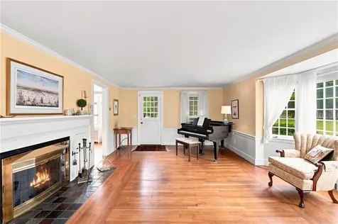 142 Ferry Road Bristol RI 02809
