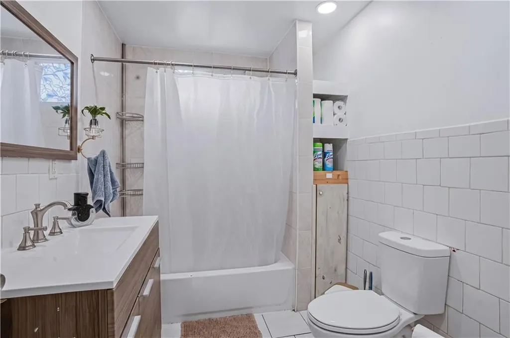 33 Prudence Street Providence RI 02909