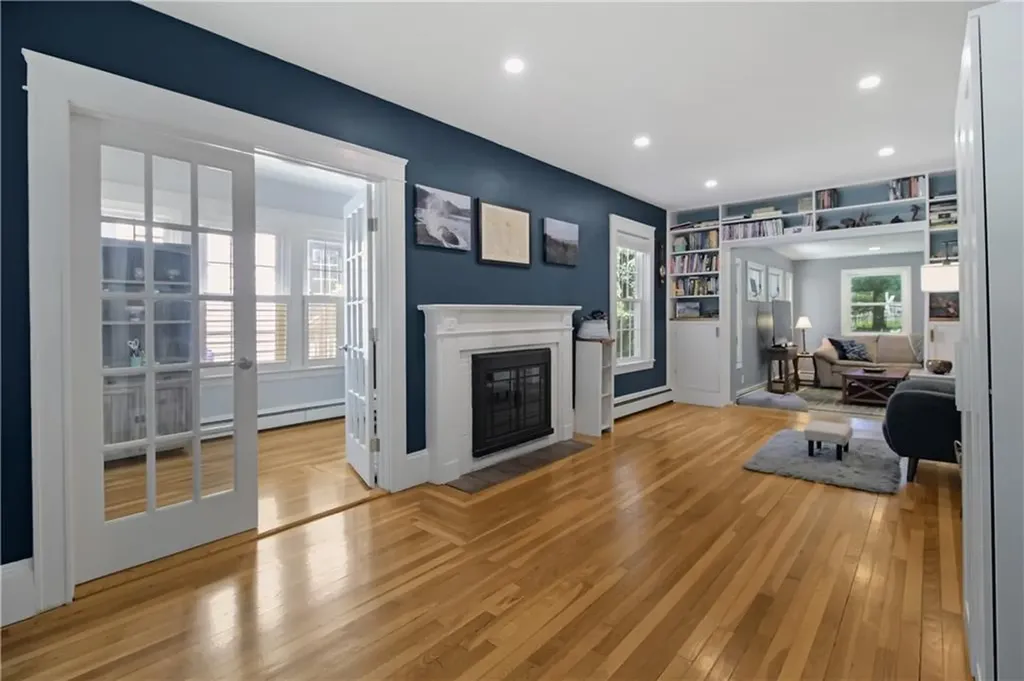 19 Cold Spring Street Providence RI 02906