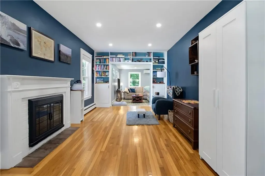 19 Cold Spring Street Providence RI 02906