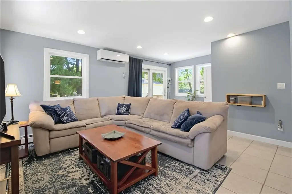 19 Cold Spring Street Providence RI 02906