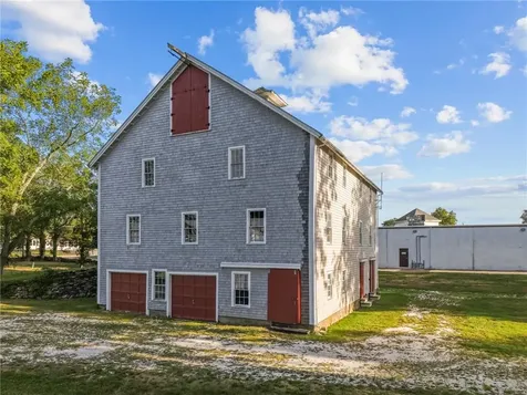 2967 East Main Road Portsmouth RI 02871