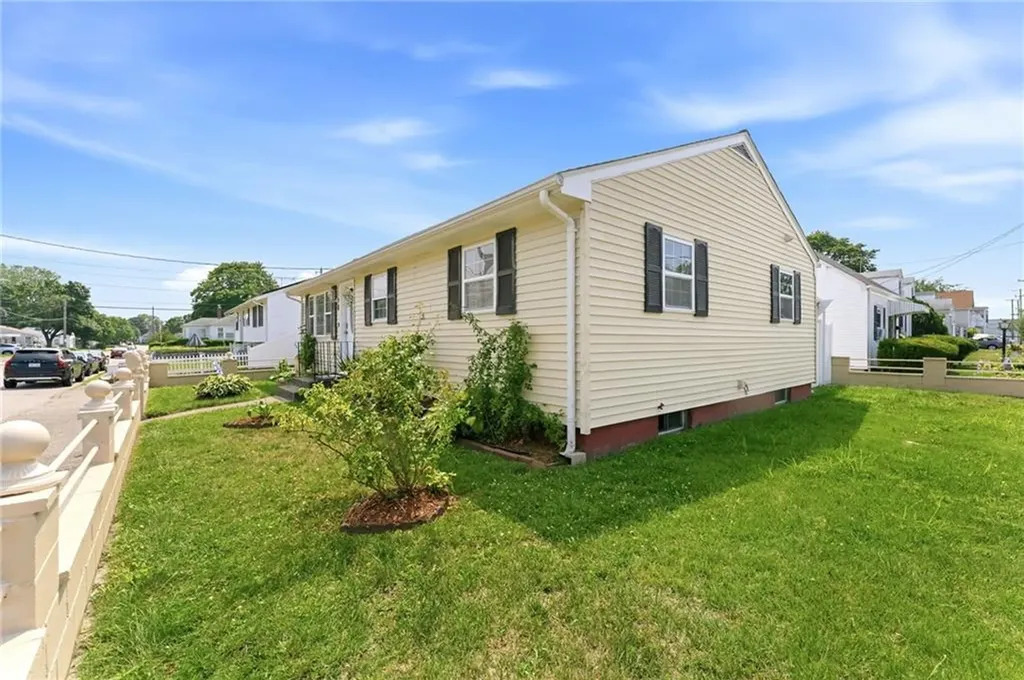 11 Gilmore Street Pawtucket RI 02861