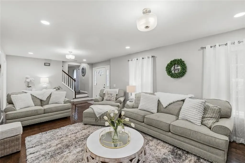51 Bouchard Lane Tiverton RI 02878