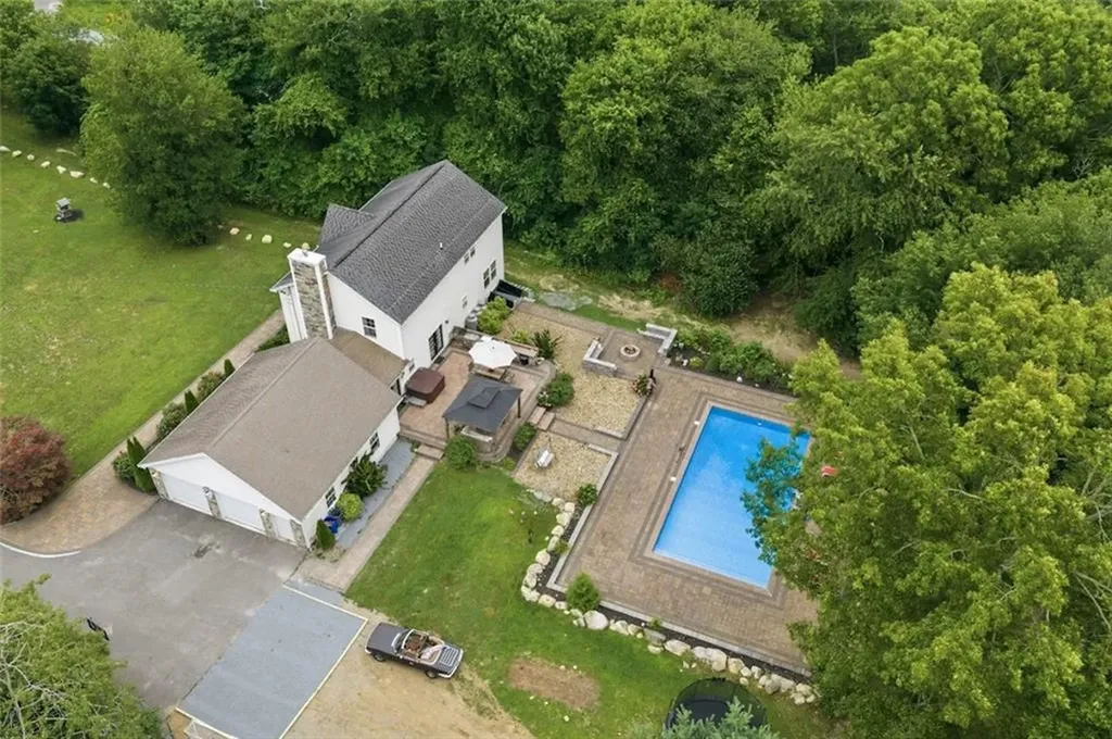 51 Bouchard Lane Tiverton RI 02878