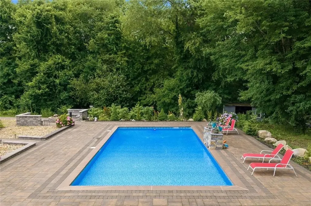 51 Bouchard Lane Tiverton RI 02878