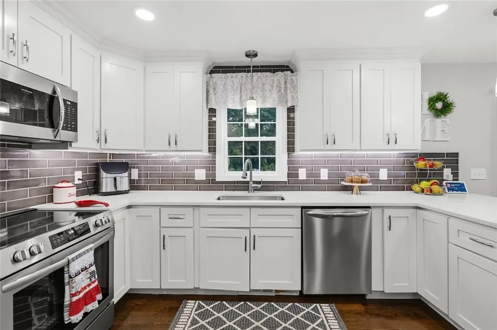 51 Bouchard Lane Tiverton RI 02878
