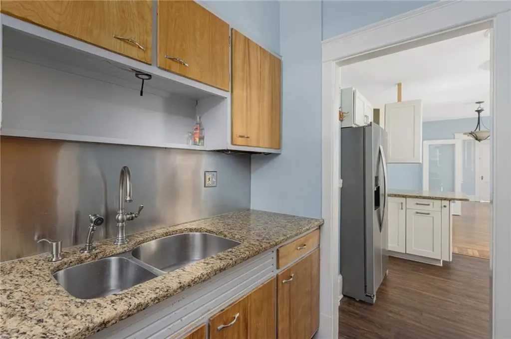 104 Bliss Road Newport RI 02840