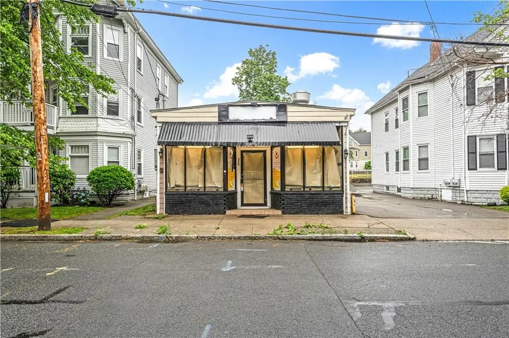 228 Oakland Avenue Providence RI 02908