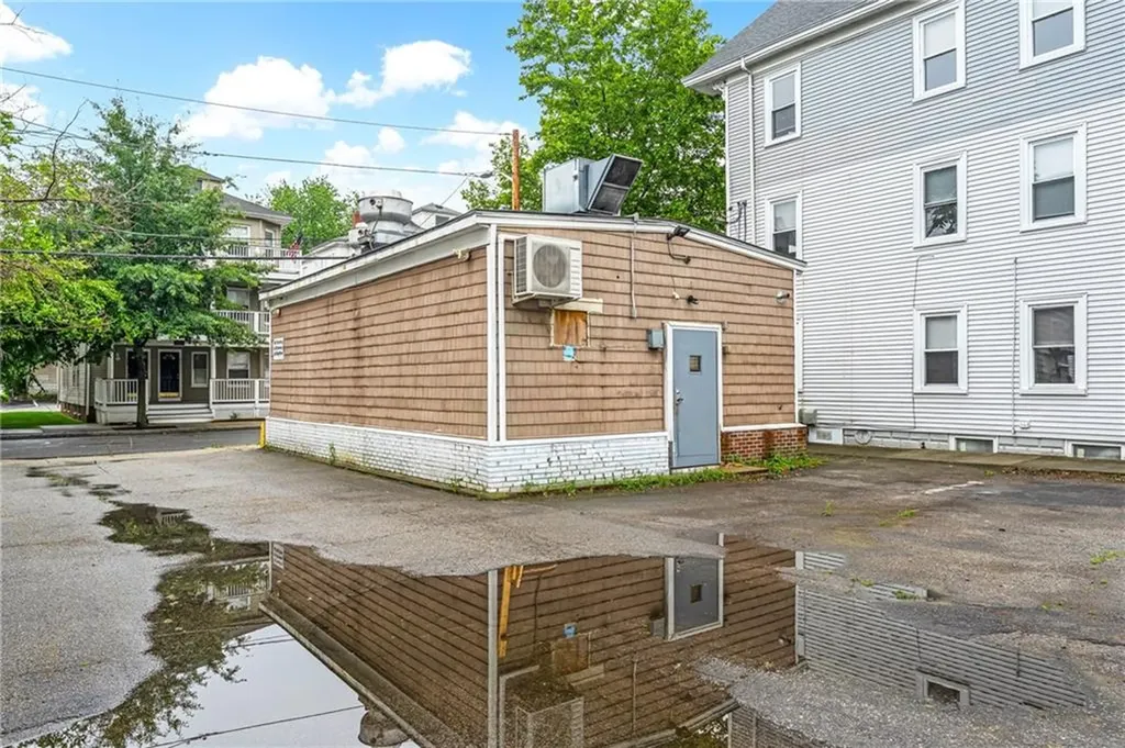 228 Oakland Avenue Providence RI 02908
