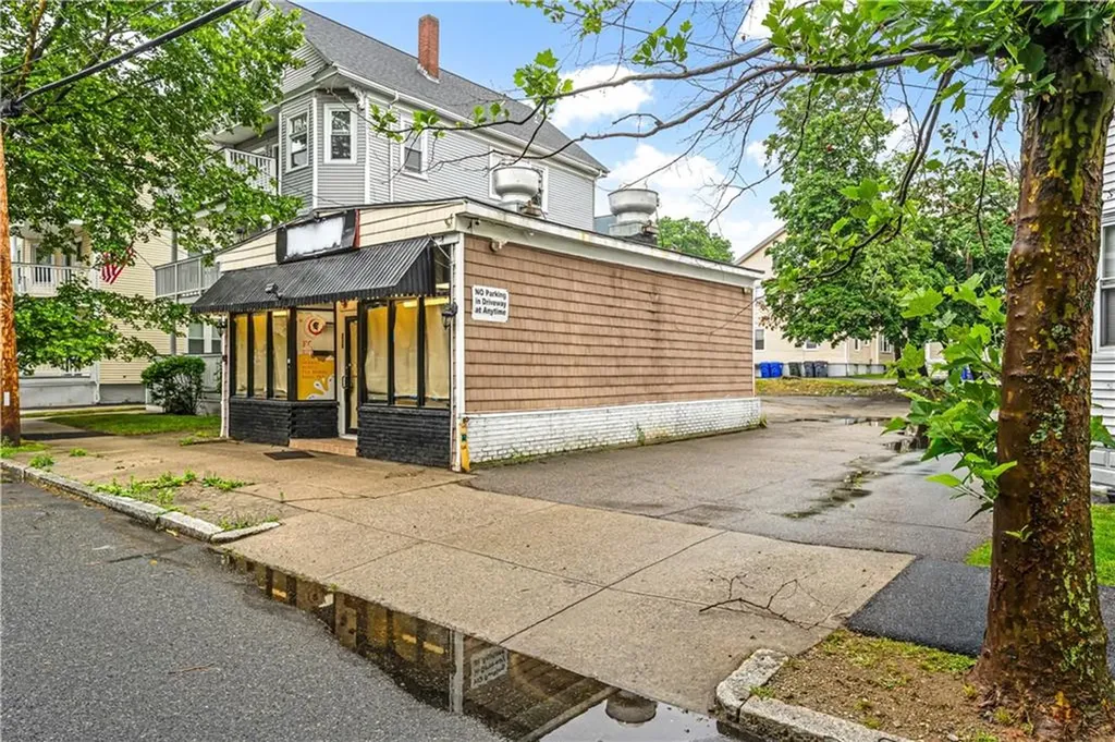 228 Oakland Avenue Providence RI 02908