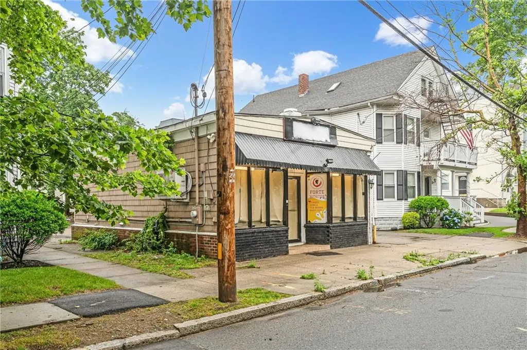 228 Oakland Avenue Providence RI 02908