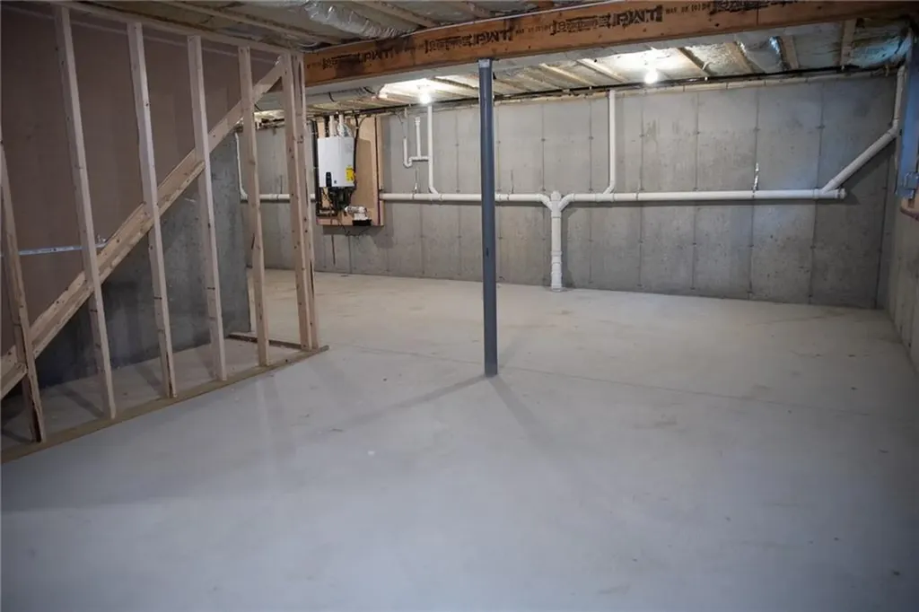 30 Recess Lane Warwick RI 02889