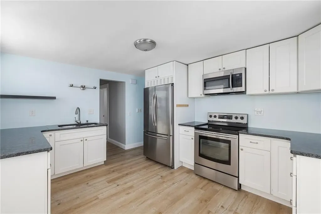 82 Burnside Avenue Newport RI 02840
