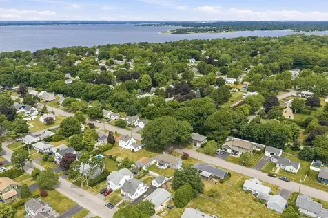 117 Fales Road Bristol RI 02809