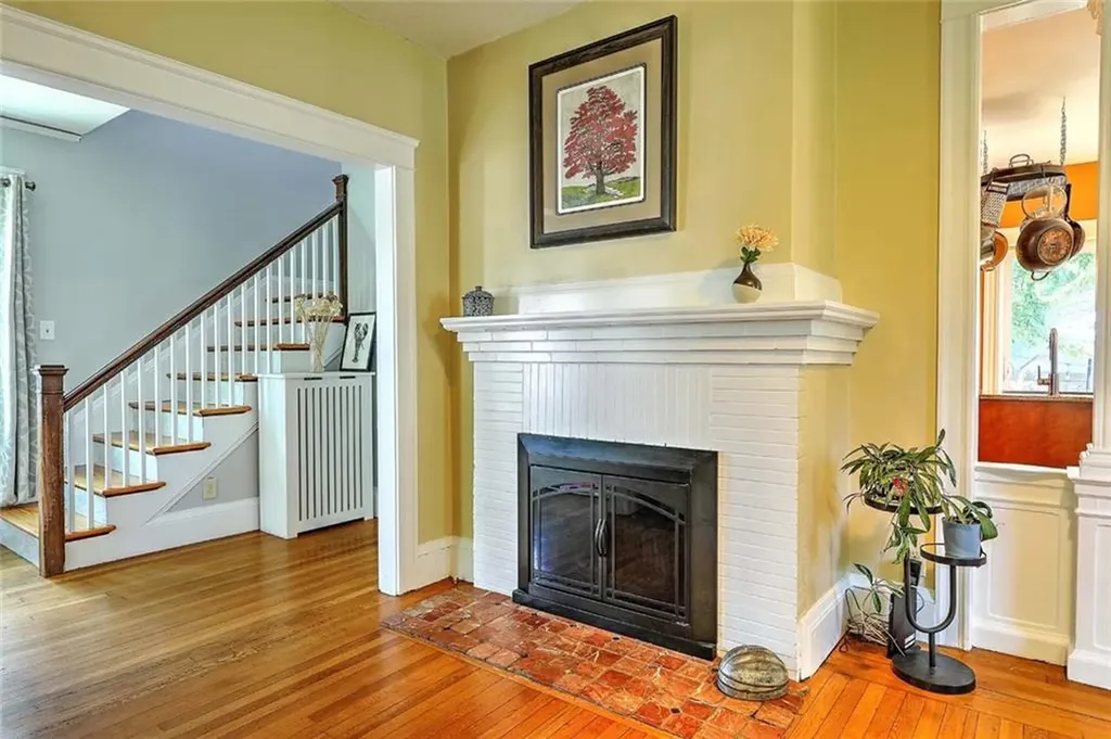 15 Bow Street Cranston RI 02905