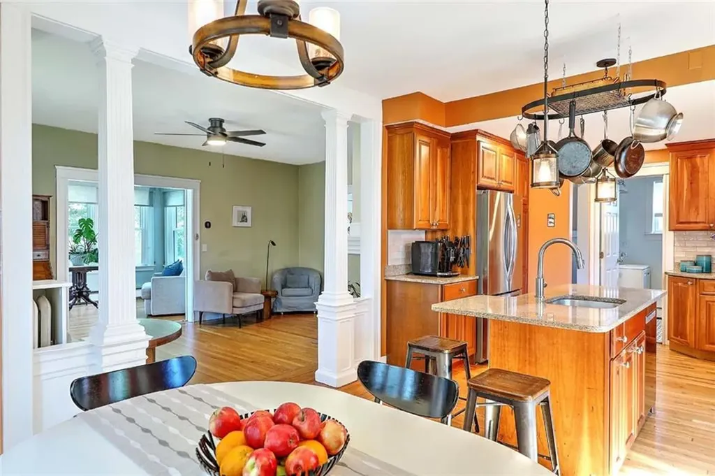 15 Bow Street Cranston RI 02905