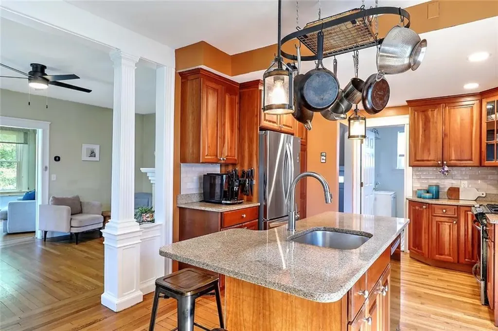 15 Bow Street Cranston RI 02905