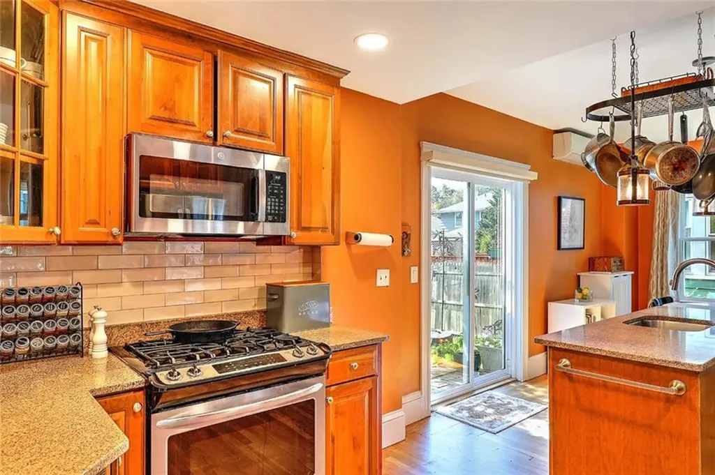 15 Bow Street Cranston RI 02905
