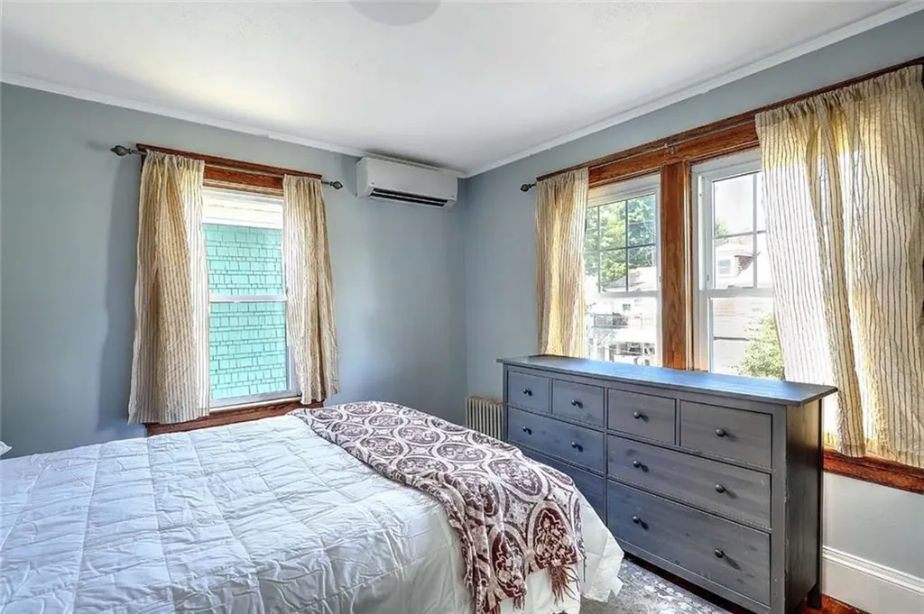 15 Bow Street Cranston RI 02905