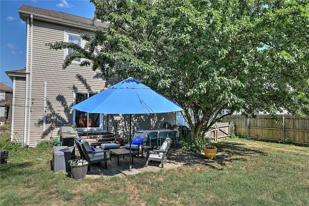 15 Bow Street Cranston RI 02905