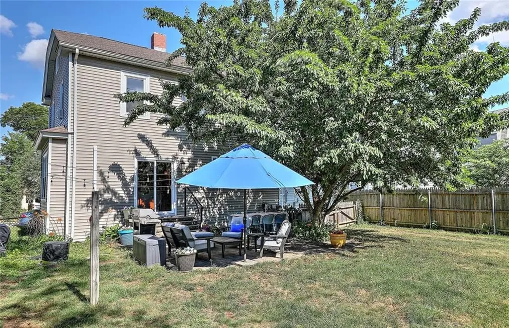 15 Bow Street Cranston RI 02905