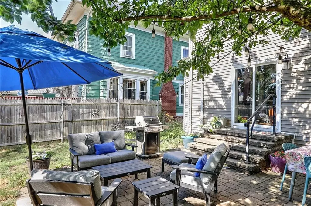 15 Bow Street Cranston RI 02905