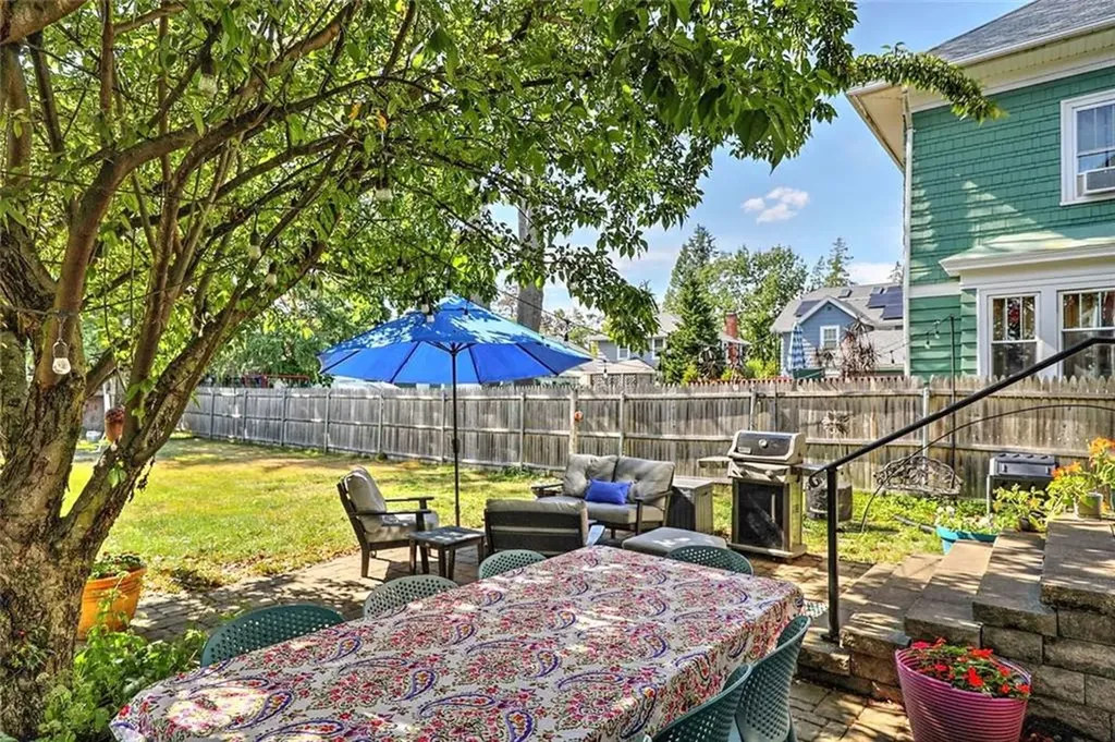 15 Bow Street Cranston RI 02905