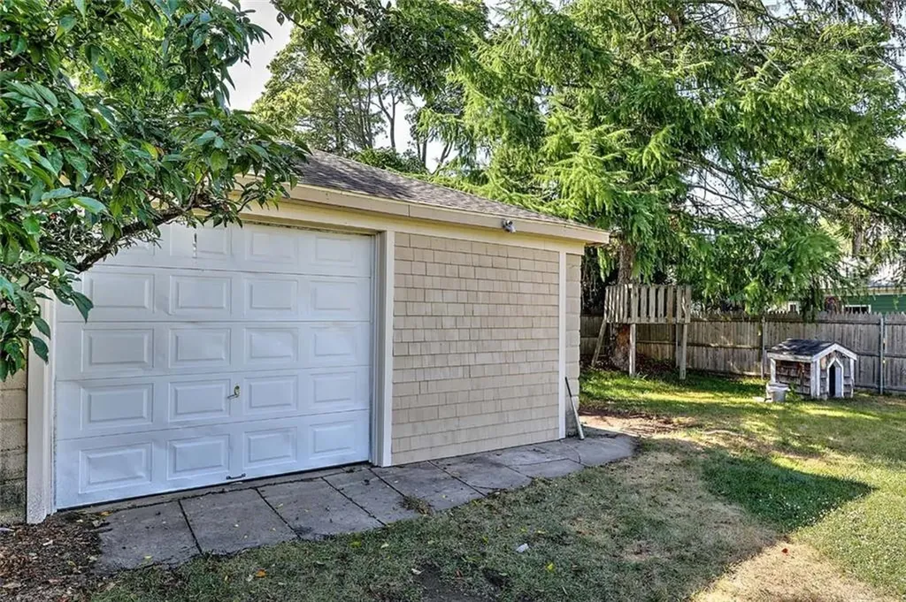 15 Bow Street Cranston RI 02905