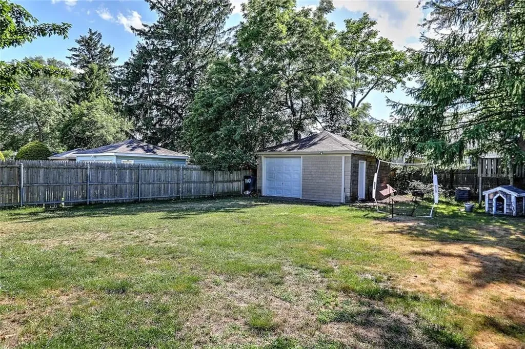 15 Bow Street Cranston RI 02905