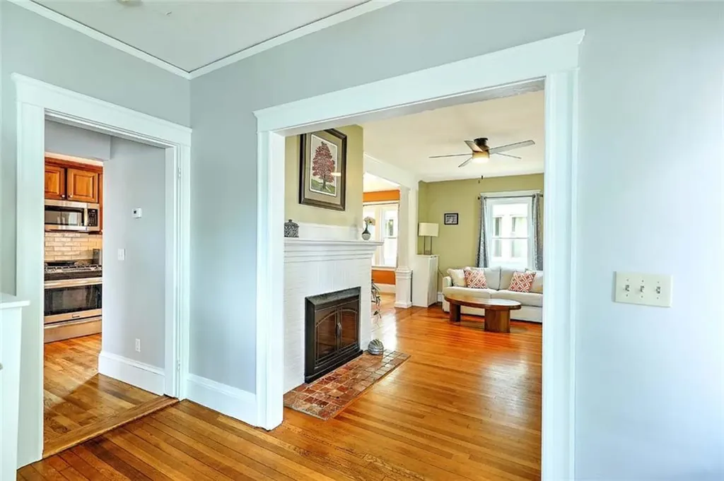 15 Bow Street Cranston RI 02905