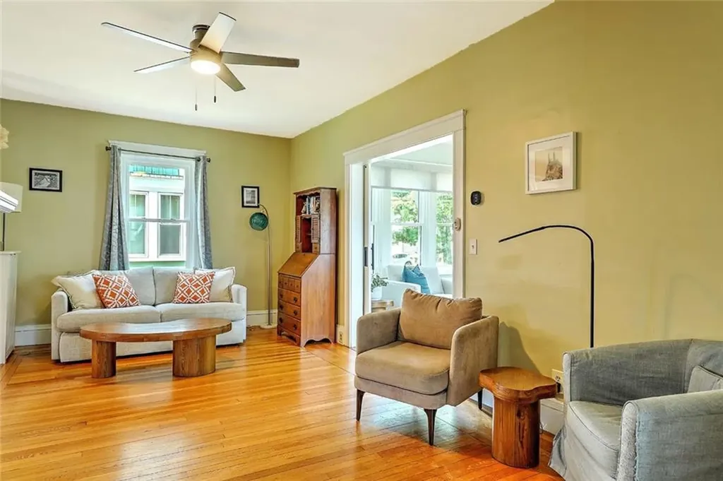 15 Bow Street Cranston RI 02905