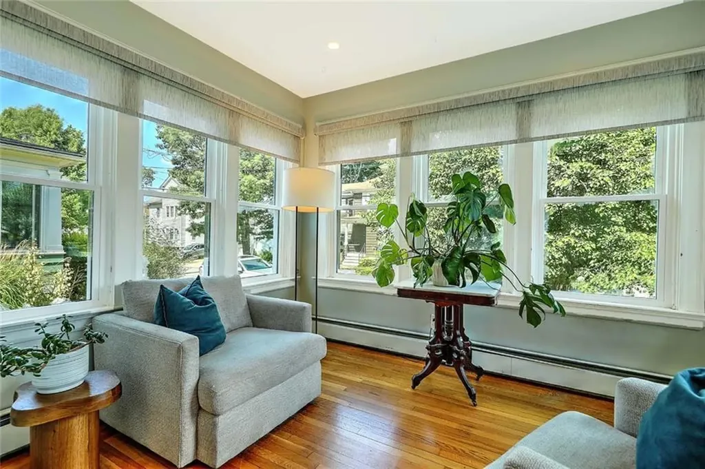 15 Bow Street Cranston RI 02905