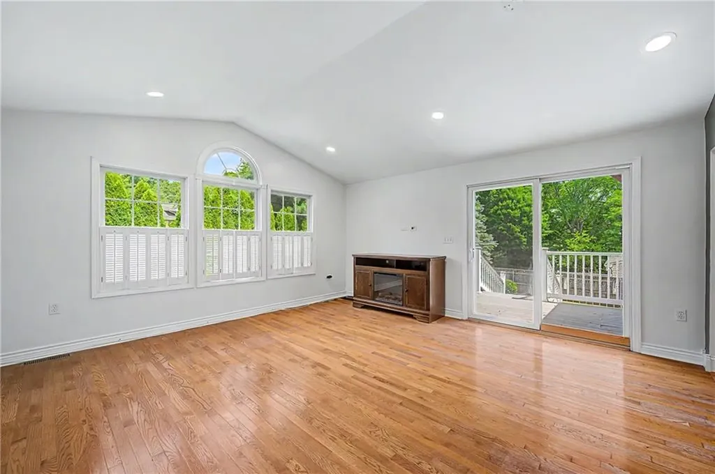 117 Larchmont Road Warwick RI 02886